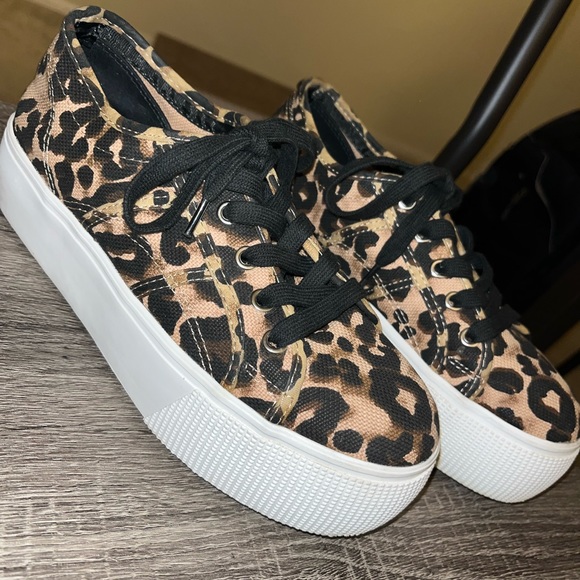 STEVE MADDEN cheetah platform sneakers! Great for Cheetah costume - Picture 5 of 7